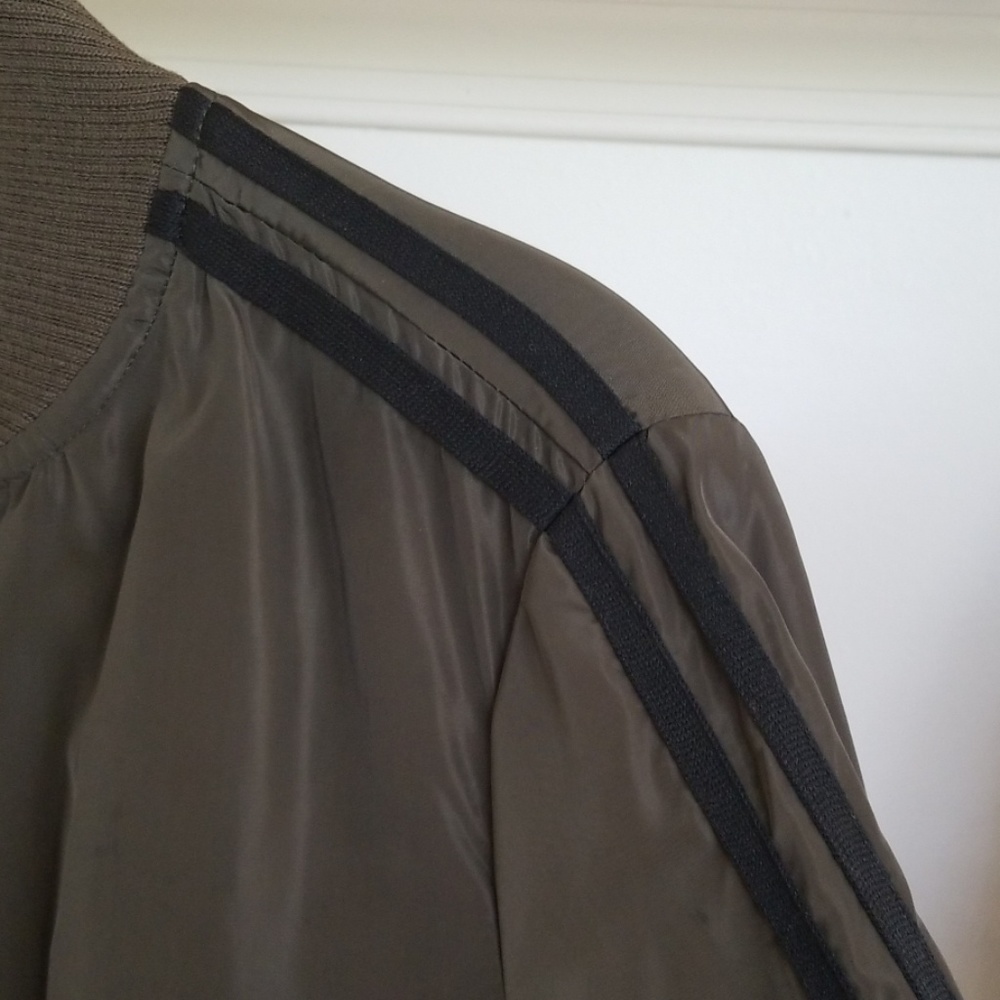 ⏬SALE⏬Hot and Delicious Bomber Jacket - Picture 3 of 3